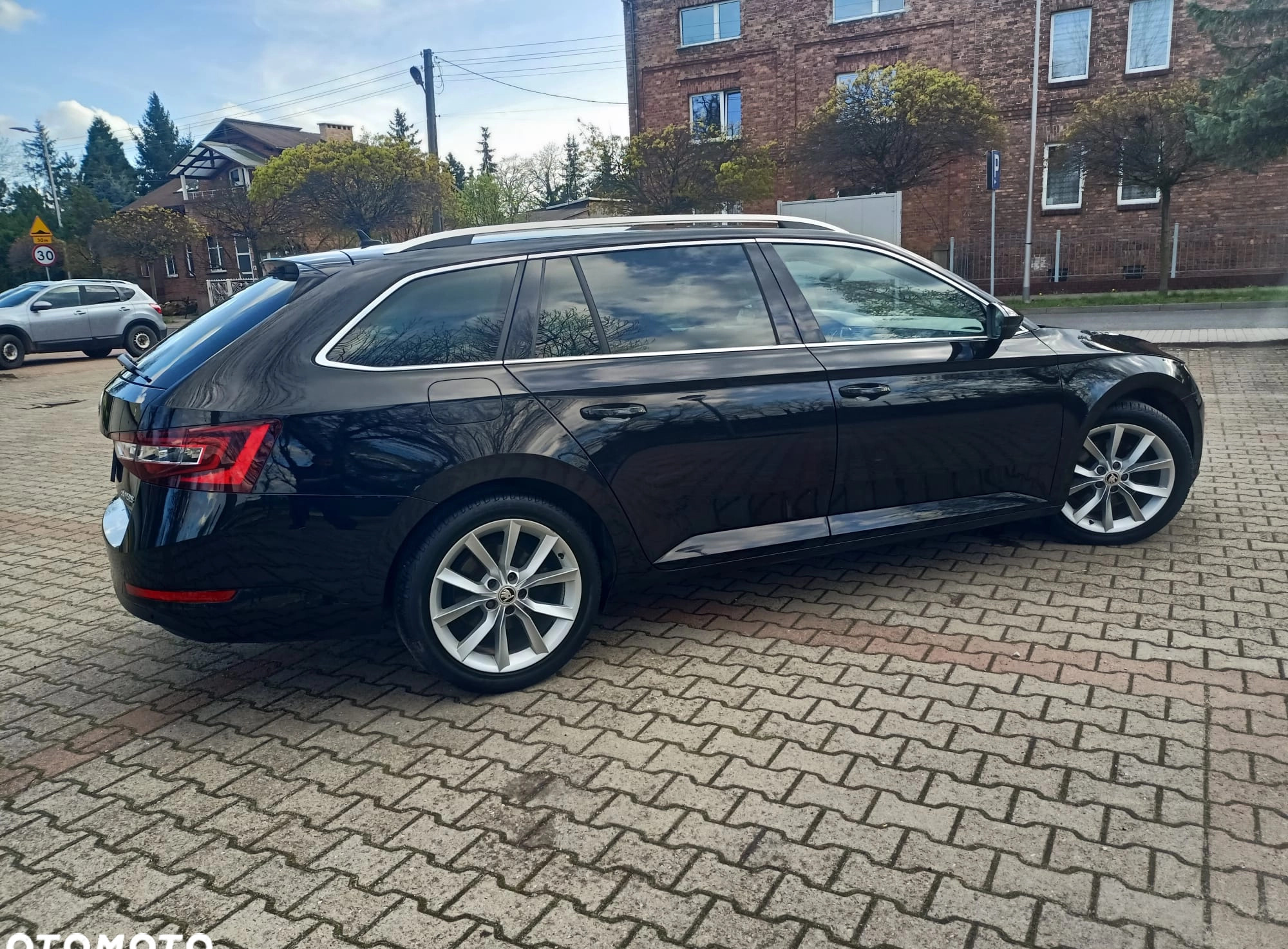 Skoda Superb cena 87900 przebieg: 190000, rok produkcji 2018 z Grybów małe 742